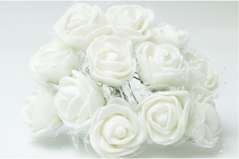 Квіти Троянда з фатином 2 см, біла, в пучку 12 квіточок