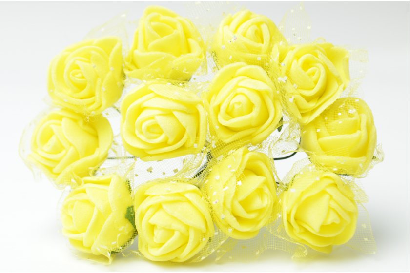 Квіти Троянда з фатином 2 см, жовта, в пучку 12 квіточок