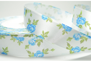 Атласна стрічка 2,5 см, з малюнком, Троянда, біло-блакитна