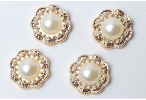 Серединка пластикова з півнамистиною та стразами, розміром 1.8 см, золота