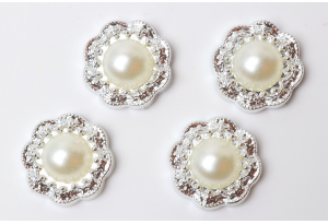 Серединка пластикова з півнамистиною, 1.8 см, срібна