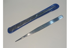 Пінцет прямий,  товста сталь, 15 см, у чохлі