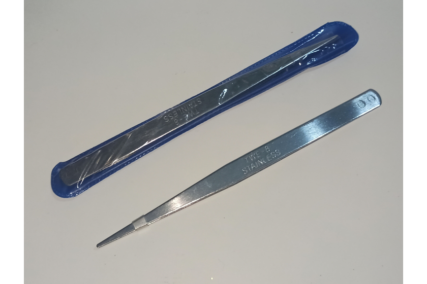 Пінцет прямий,  товста сталь, 15 см, у чохлі